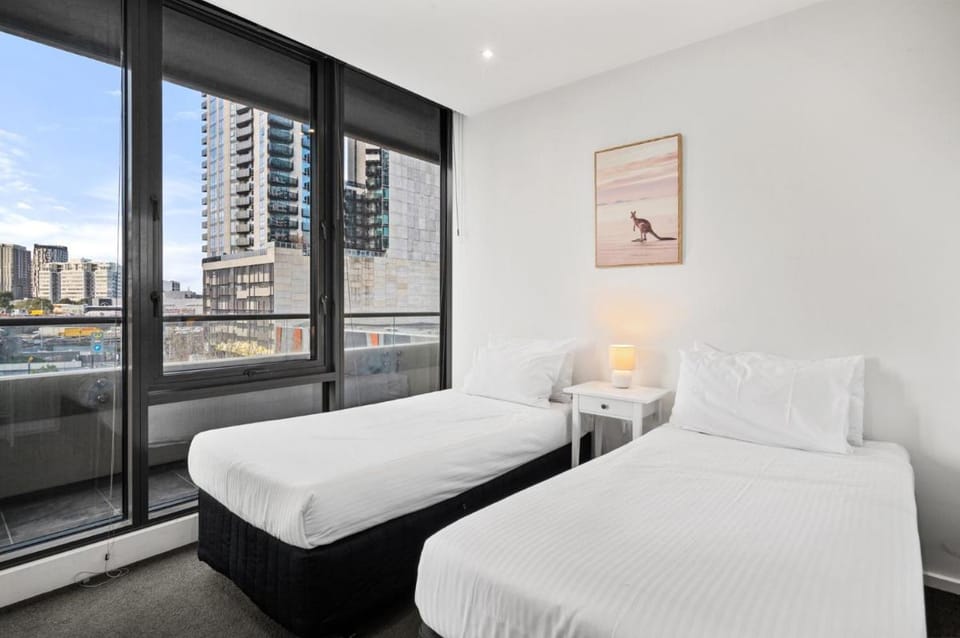 Stylish Southbank 2-Bed Flat w Balcony & Parking Apartment in Southbank