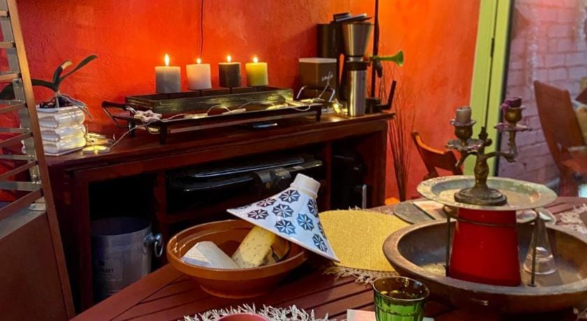 Le Mas des Vignes parisian hacienda Bed and Breakfast in Suresnes