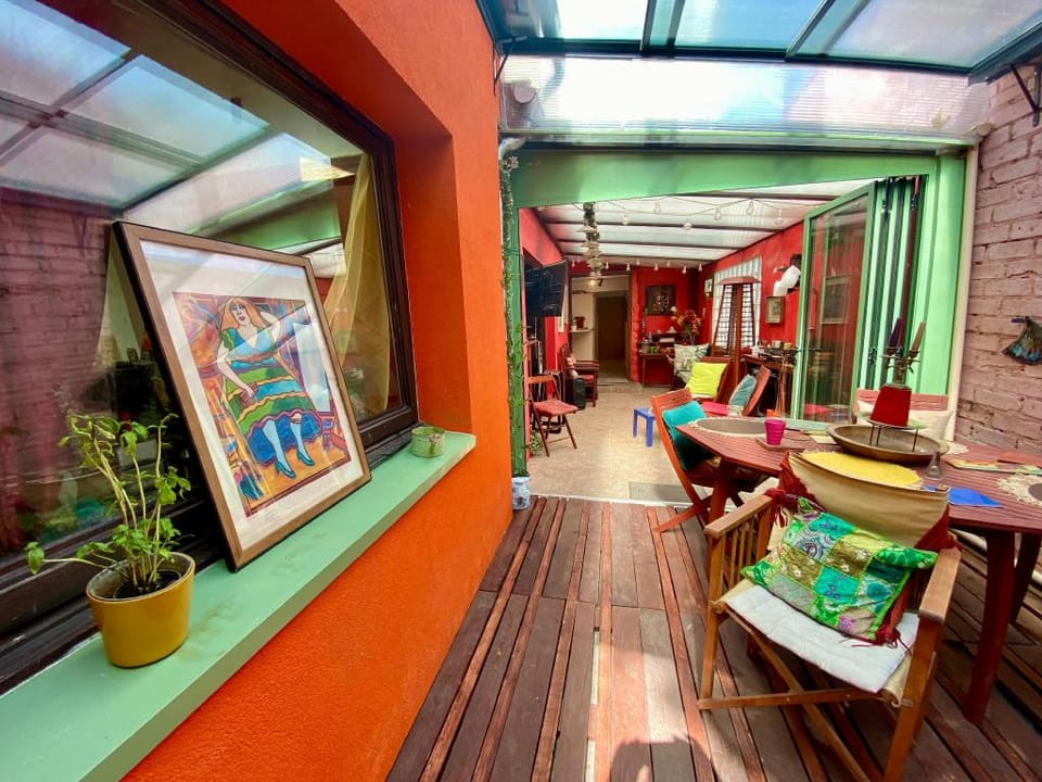 Le Mas des Vignes parisian hacienda Bed and Breakfast in Suresnes