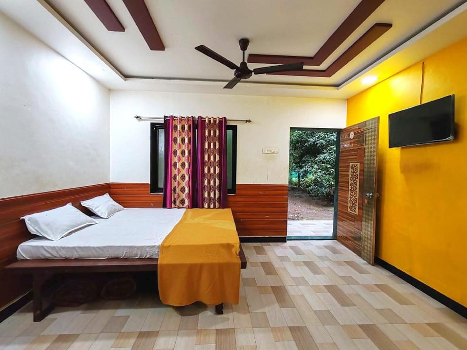 Lotus Cottage Hotel in Alibag