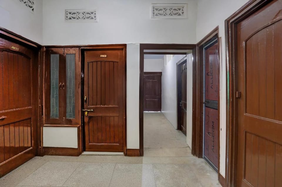SPOT ON Alakh Kashi Homestay Hotel in Varanasi