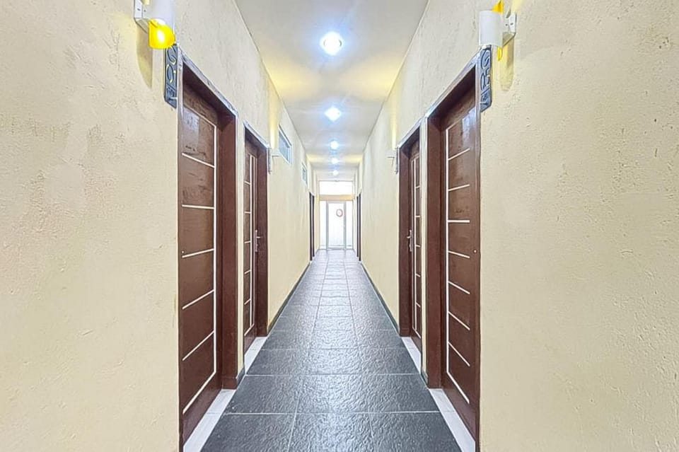 RedDoorz near RS Hermina Tangerang Hotel in West Java