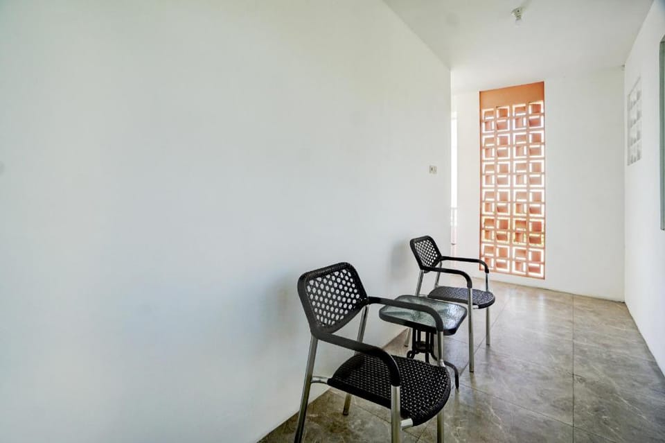 OYO Madani Guest House Syariah Hotel in East Java