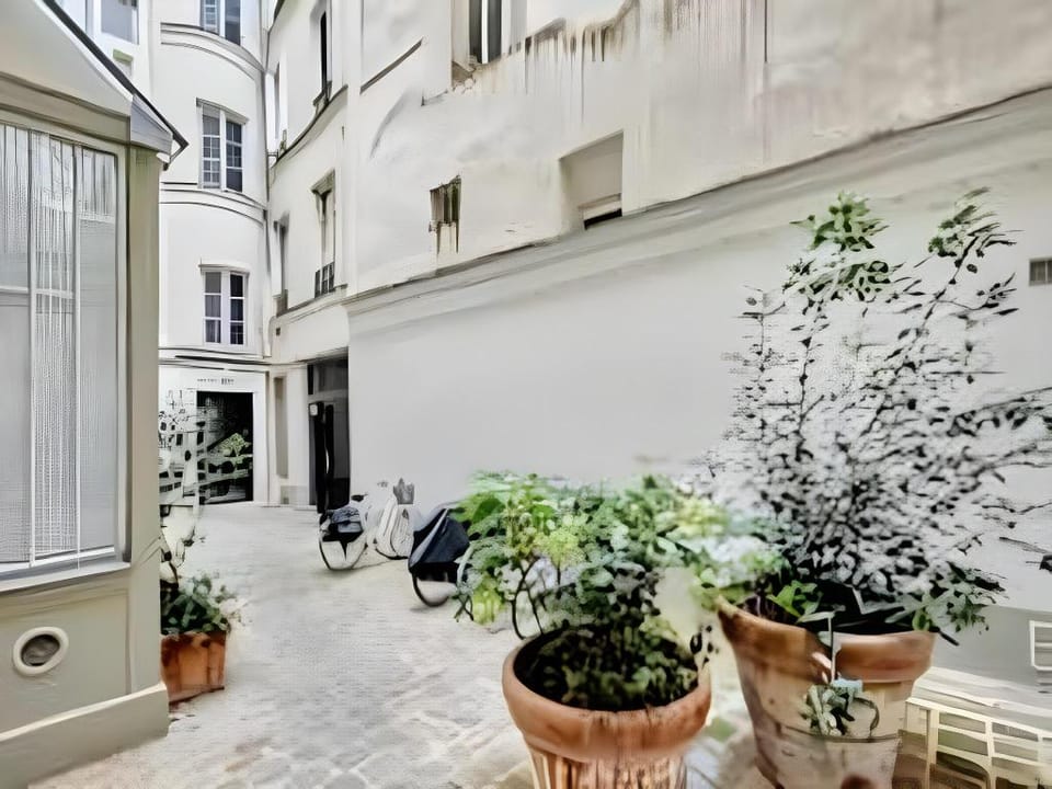 Lovely Studio-Louvre & Palais Royal Apartment in Paris