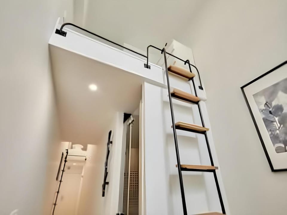 Modern Studio-Faubourg Saint-Honore Apartment in Paris