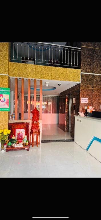 KHÁCH SẠN HOÀNG TRIỀU(皇朝商务会所)Tp.Mới-Bình Dương Hotel in Ho Chi Minh City