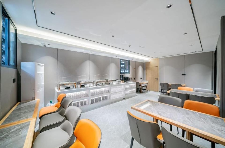 Yimi Collection Hotel (Guangzhou Rainbow Bridge Chenjiaci Subway Station Branch) 逸米精选酒店（广州彩虹桥陈家祠地铁站店 Hotel in Guangzhou