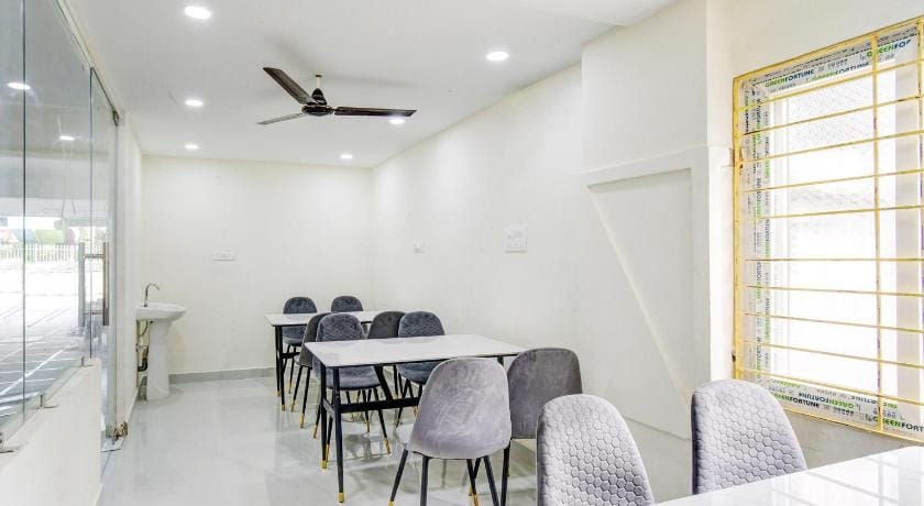 Collection O Hyderabad Victoria Memorial Metro Station Hotel in Hyderabad