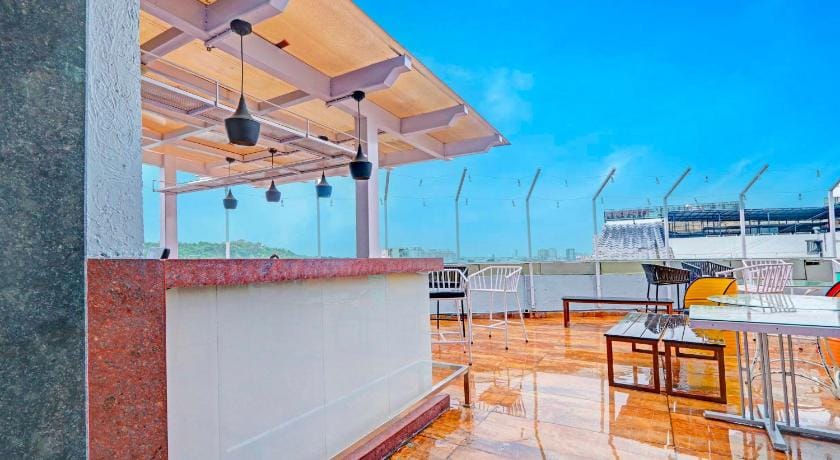 Townhouse Sitabuldi Railway Station Hotel in Maharashtra