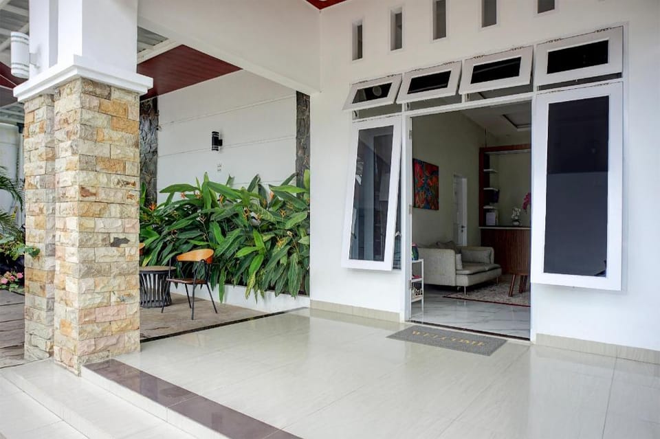OYO 94692 Blower Residence Syariah Hotel in Indonesia