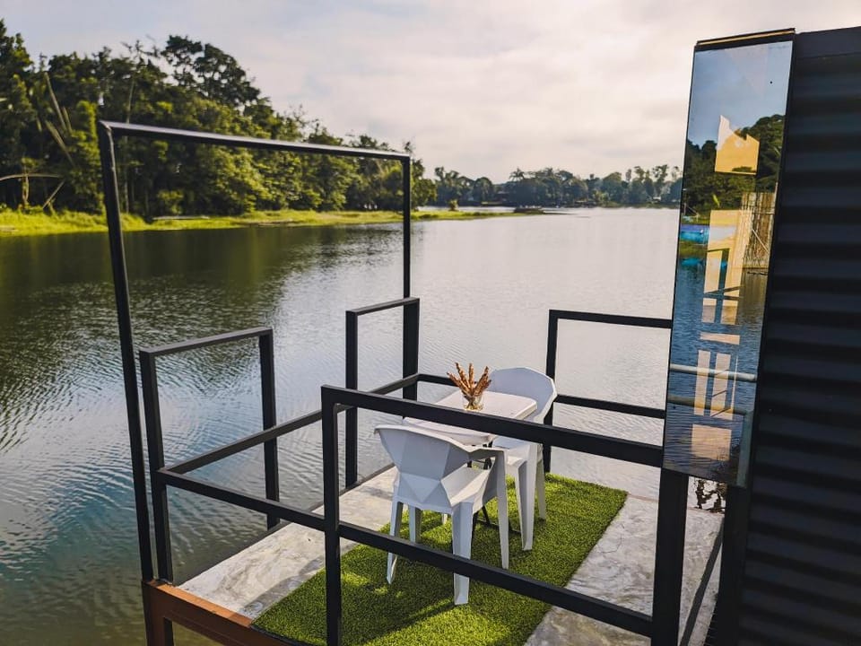 Lakeside Freescape in Stylish T-HOUSE Cabins Hotel in Calabarzon