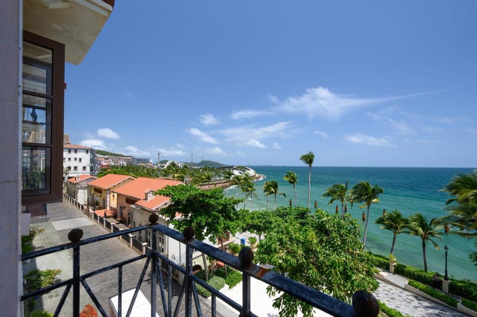 The Roar Bar - Elyhaven Venice 89 Fireworks & Sea View Hotel in Phu Quoc