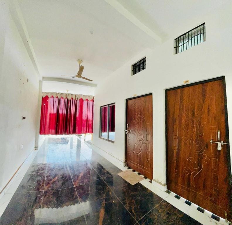 SPOT ON by OYO Ayushman guest house nd banquet hll Gharwar Shukpura Road Hotel in Uttar Pradesh