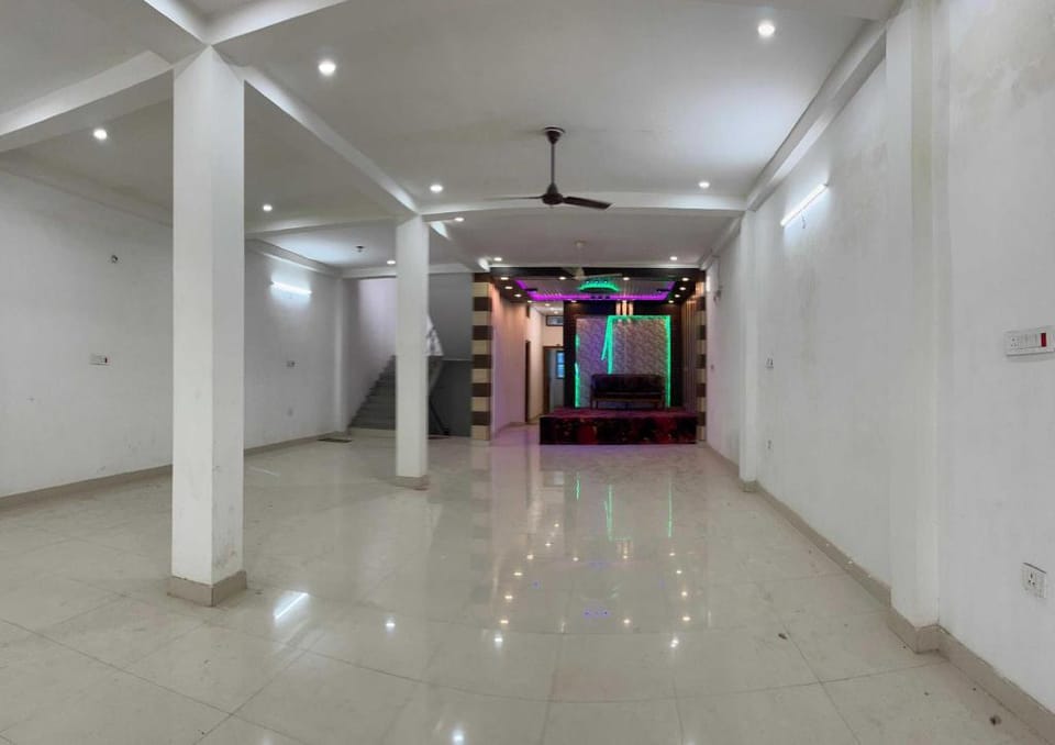 SPOT ON by OYO Ayushman guest house nd banquet hll Gharwar Shukpura Road Hotel in Uttar Pradesh