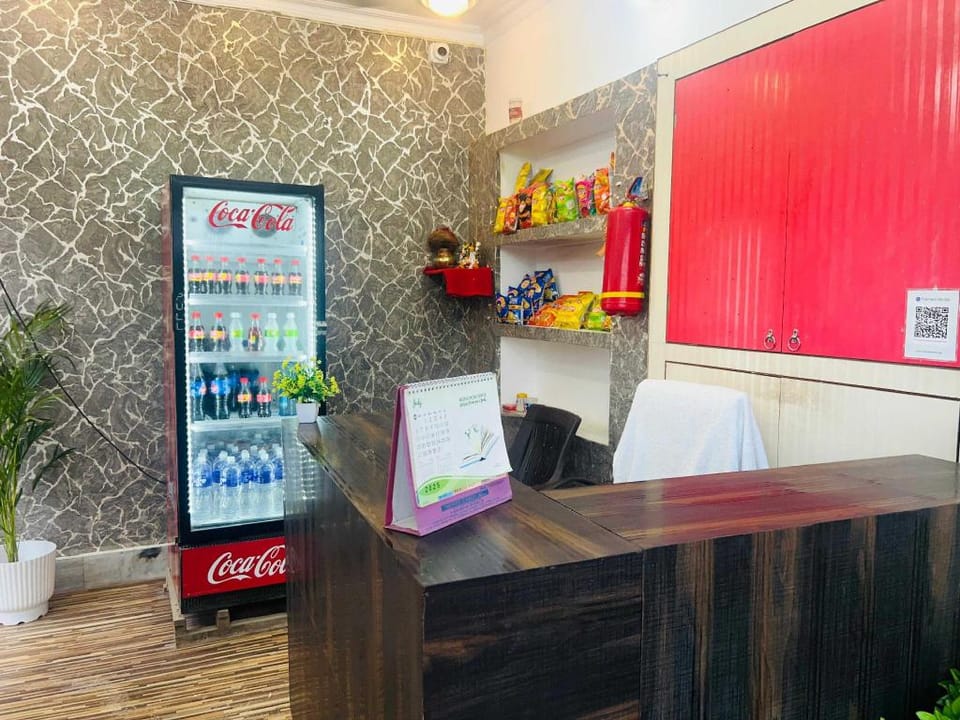 SPOT ON by OYO Hotel Samrat Inn Badshahpur Railway Station Hotel in Uttar Pradesh