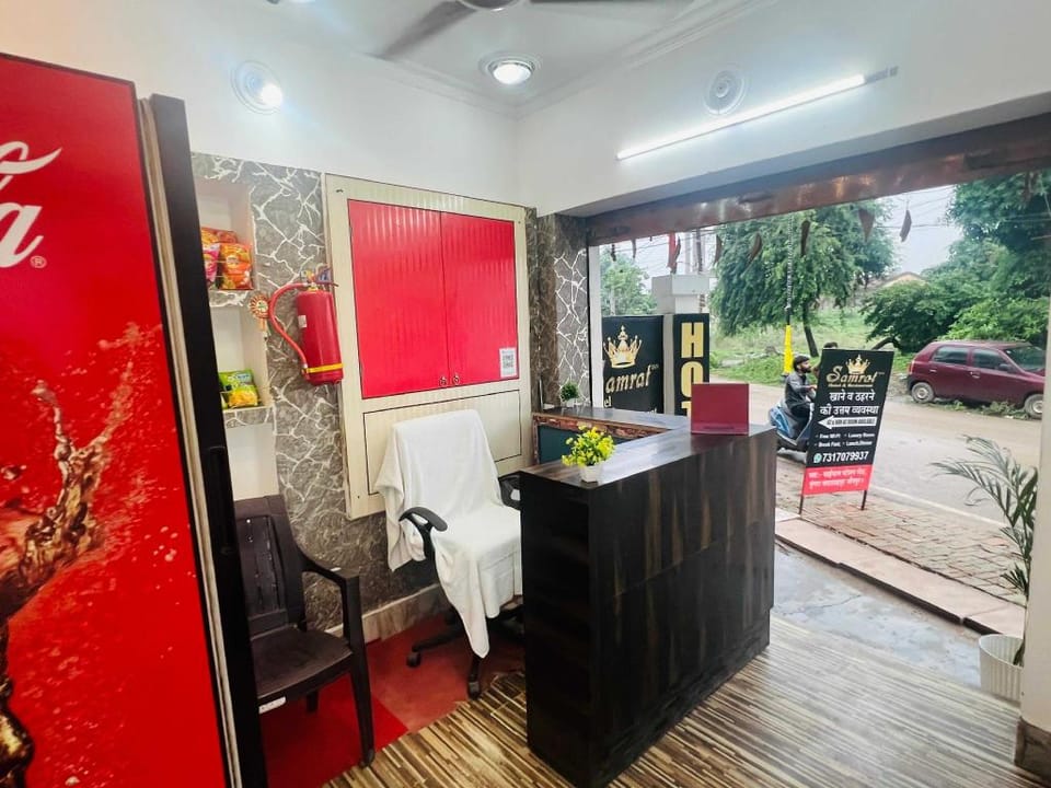 SPOT ON by OYO Hotel Samrat Inn Badshahpur Railway Station Hotel in Uttar Pradesh