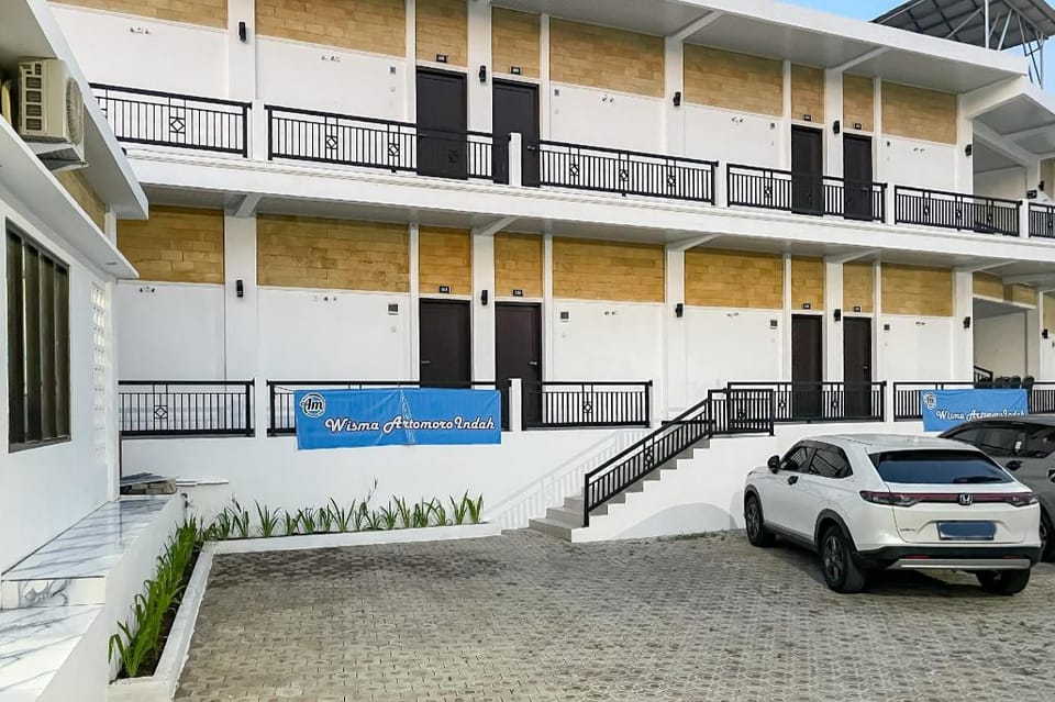 RedDoorz Plus near Alun Alun Majalengka Hotel in West Java