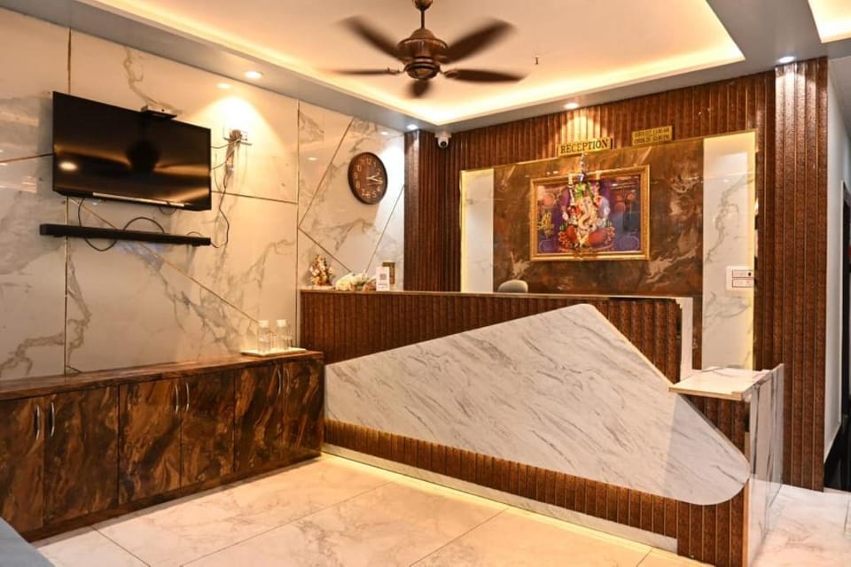 Goroomgo BMR Yatri Ashi Ghat Hotel in Varanasi