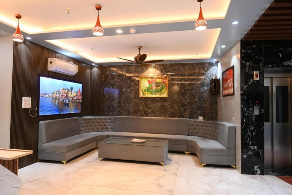 Goroomgo BMR Yatri Ashi Ghat Hotel in Varanasi