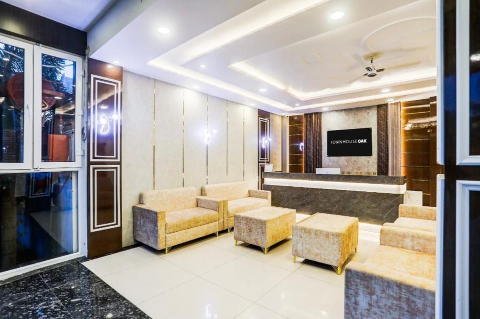 Townhouse OAK R R Palace Hotel in Varanasi