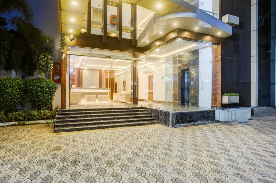 Townhouse OAK R R Palace Hotel in Varanasi