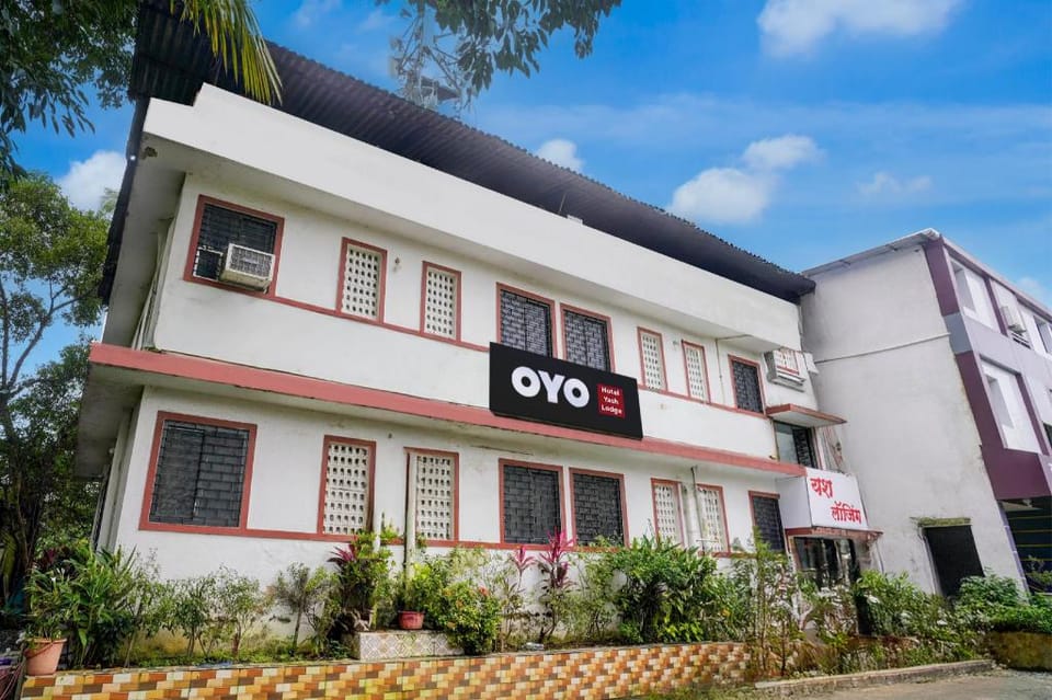 Hotel O Yash Lodging Hotel in Thane