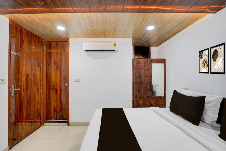 Hotel O Yatra Inn Hotel in Noida