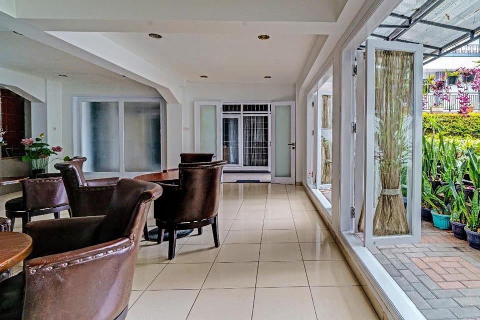 Dancenter Setra Priangan Guest House Hotel in Parongpong