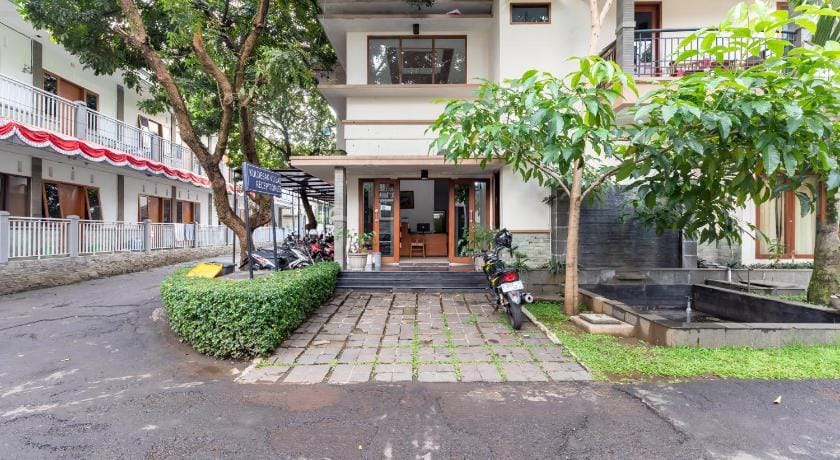 Urbanview Hotel near Paris Van Java Mall Hotel in Bandung