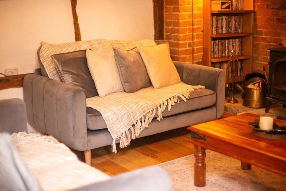Ye Olde Cottage Vacation rental in Crawley
