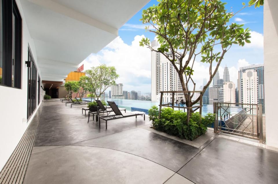 Majestic by Avery @ KLCC【中英文房东无边泳池近双峰塔/柏威年/武吉免登】 Apartment in Federal Territory of Kuala Lumpur