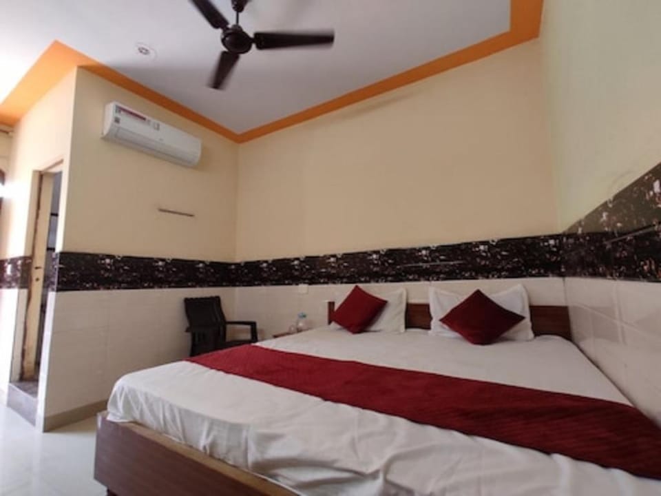 Diwan Guest House 1 km Nizamudin Station Delhi Hotel in New Delhi