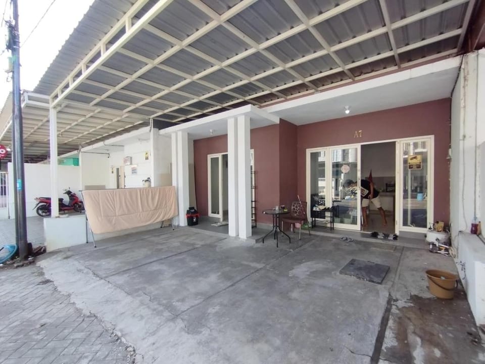Golden Rose Homestay Surabaya Hotel in East Java