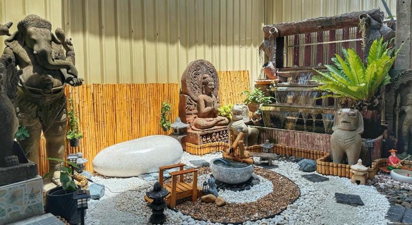 Baan Inta Hostel - บ้านอินตาโฮสเทล Bed and Breakfast in Laos