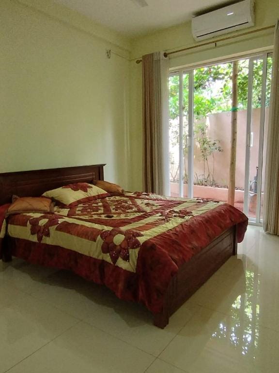 Deluxe Dbl Family Room @  Lakeside Nature's Nook Hotel in Western Province