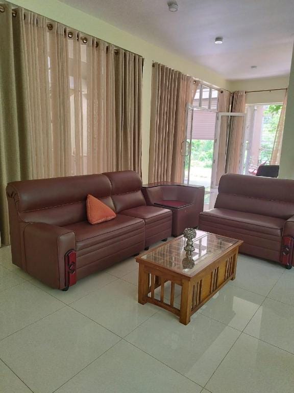 Deluxe Dbl Family Room @  Lakeside Nature's Nook Hotel in Western Province
