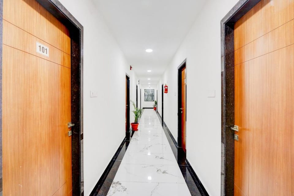 Super Townhouse Oak Public Garden Hanamkonda Formerly Vishnu Grand Hotel in Telangana