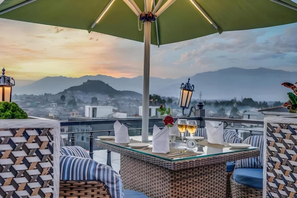 Hotel Meerz Srinagar, 8 km from Dal Lake Hotel in India