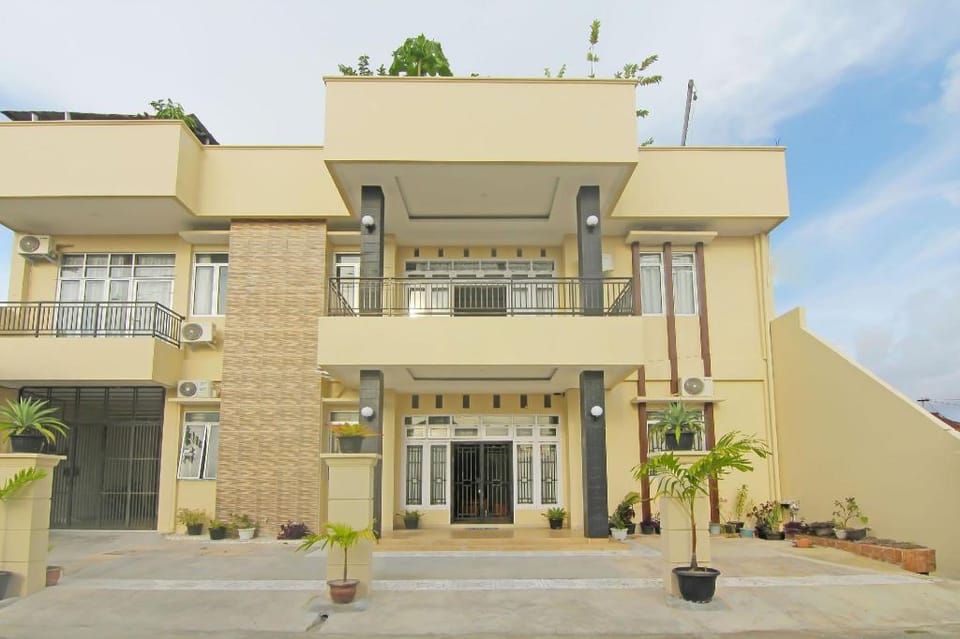 Check My Guest Utama Residence Hotel in Padang