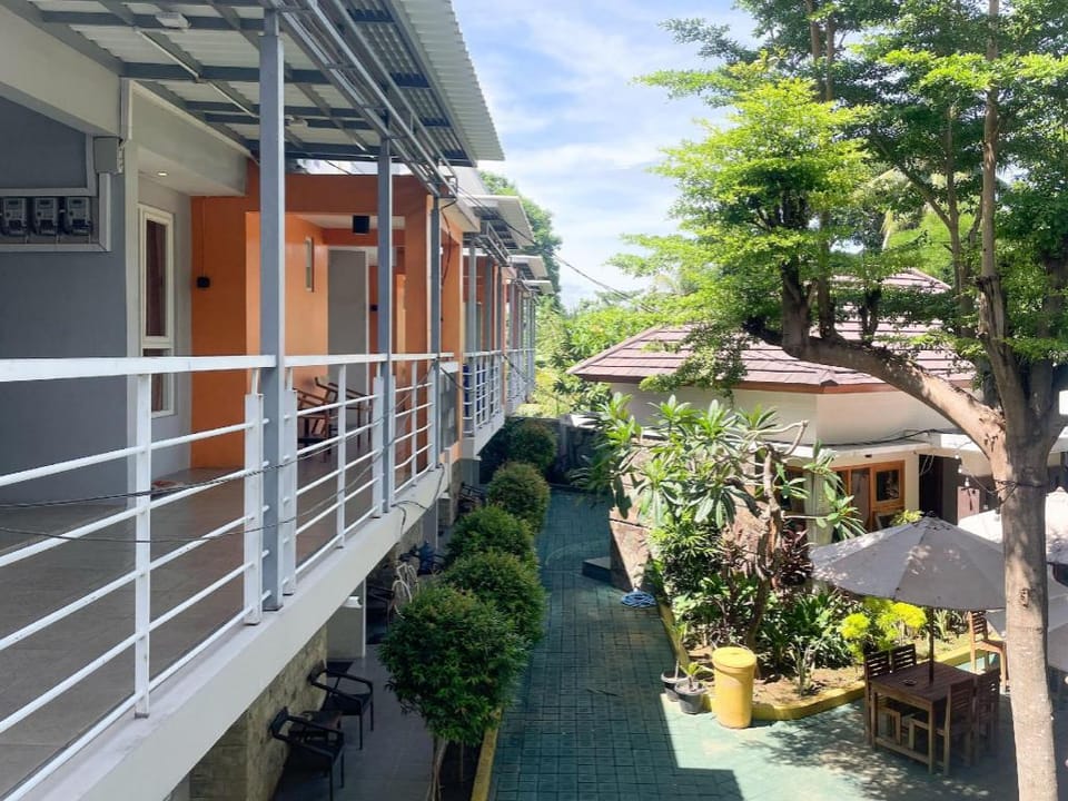 Dancenter Kate'el Inn Hotel in East Java