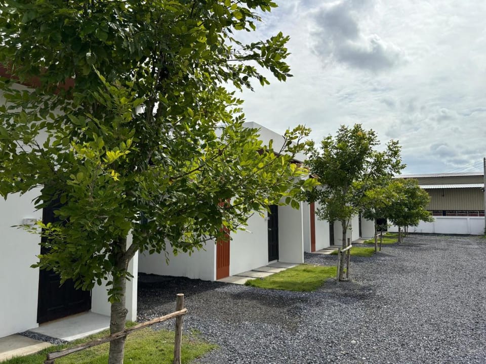 The Six Resort Lopburi Apartment in Laos