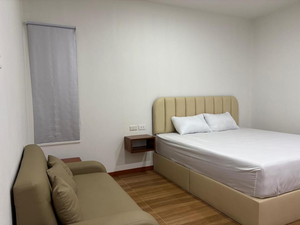 The Six Resort Lopburi Apartment in Laos