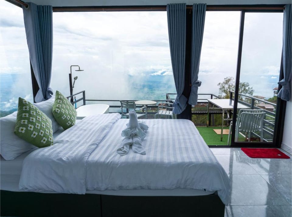 น่านฟ้า ธาราหมอก ภูทับเบิก Resort in Laos