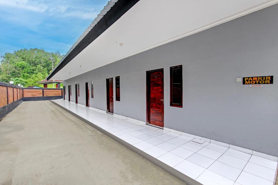 OYO 94714 Khayla Homestay Syariah Hotel in Special Region of Yogyakarta