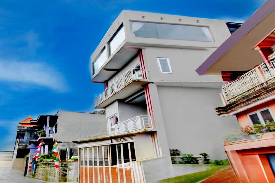 OYO 94702 Putra Family Homestay Sikunir Hotel in Indonesia