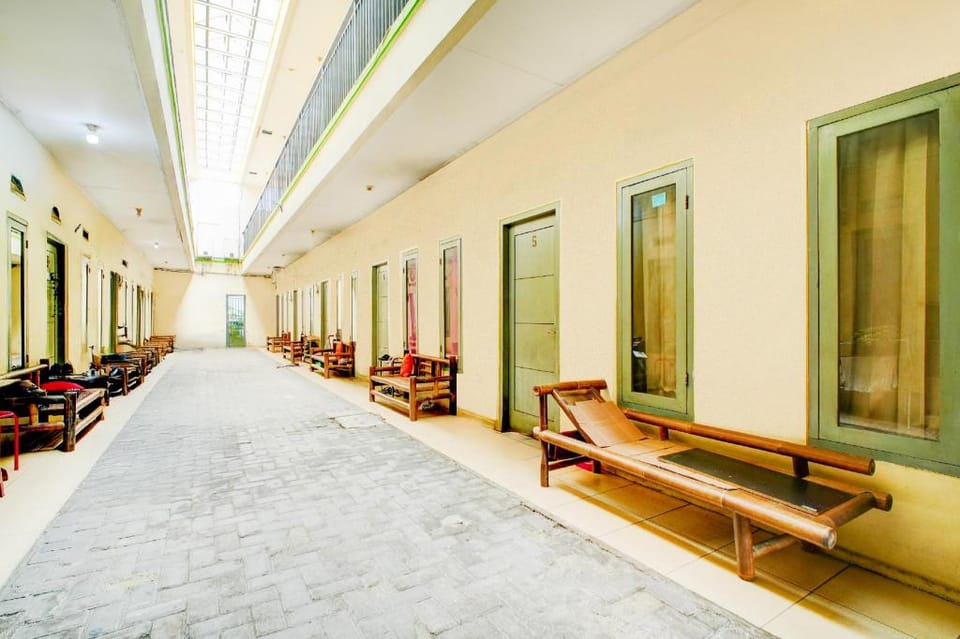 OYO 94716 Hartini Residence Syariah Hotel in West Java