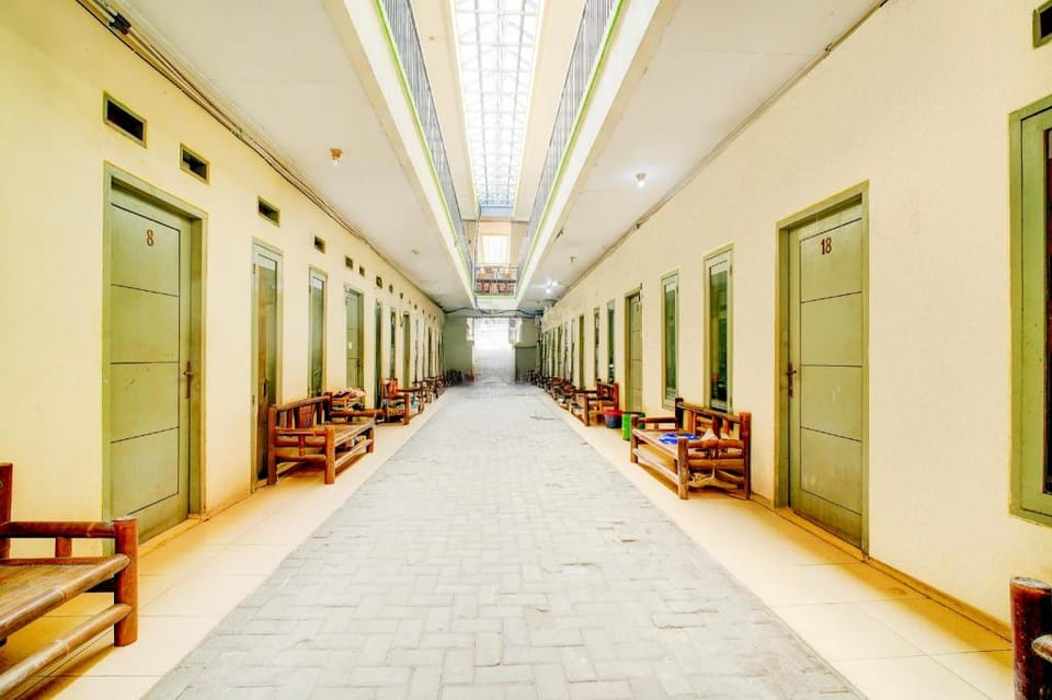 OYO 94716 Hartini Residence Syariah Hotel in West Java
