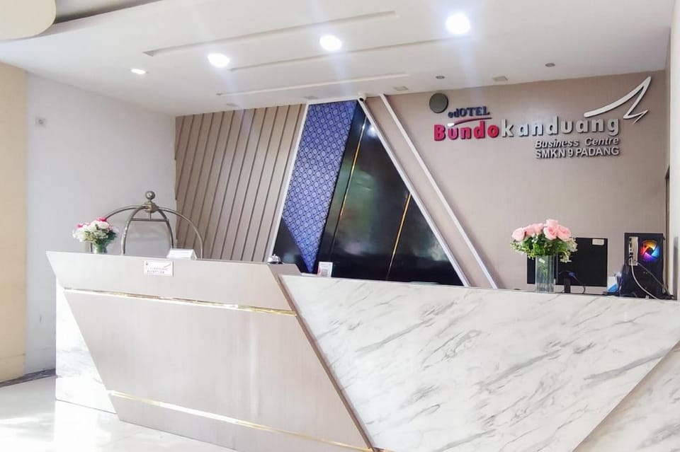 RedDoorz Syariah @ Edotel Bundo Kanduang Padang Hotel in Padang