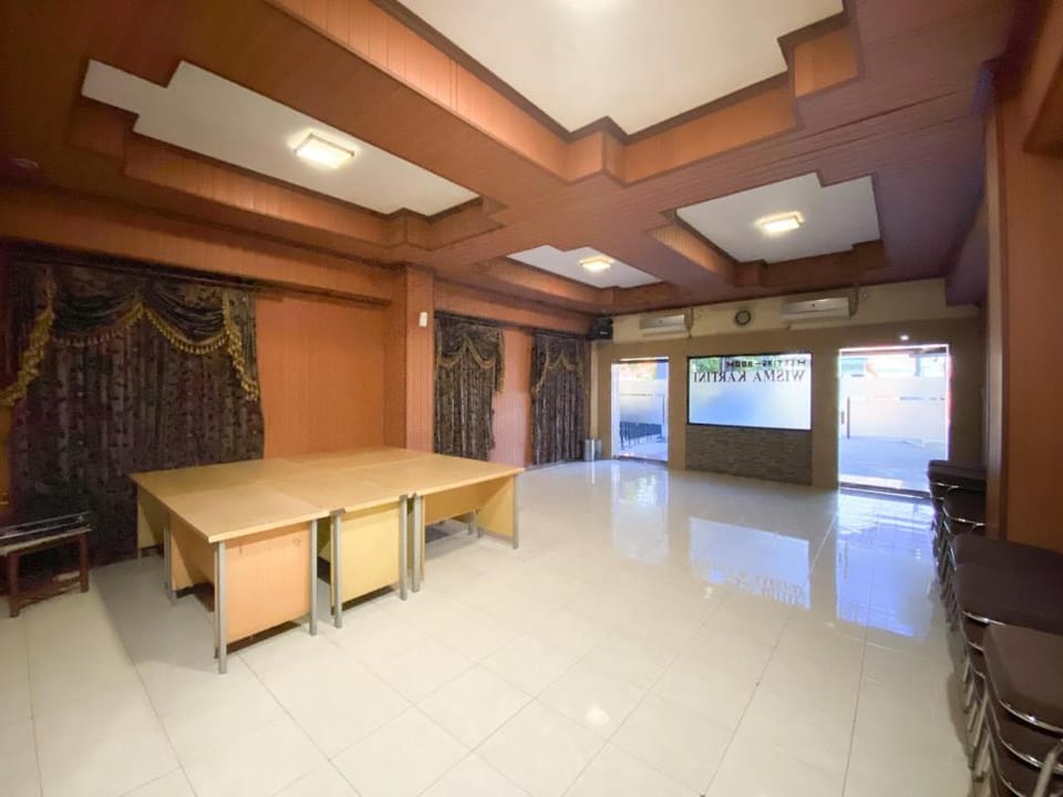 Wisma Kartini Syariah near Alun Alun Sidoarjo RedPartner Hotel in East Java