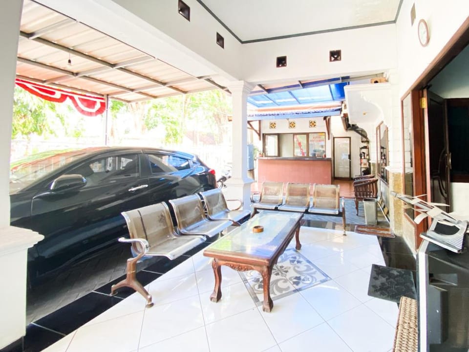 Wisma Kartini Syariah near Alun Alun Sidoarjo RedPartner Hotel in East Java